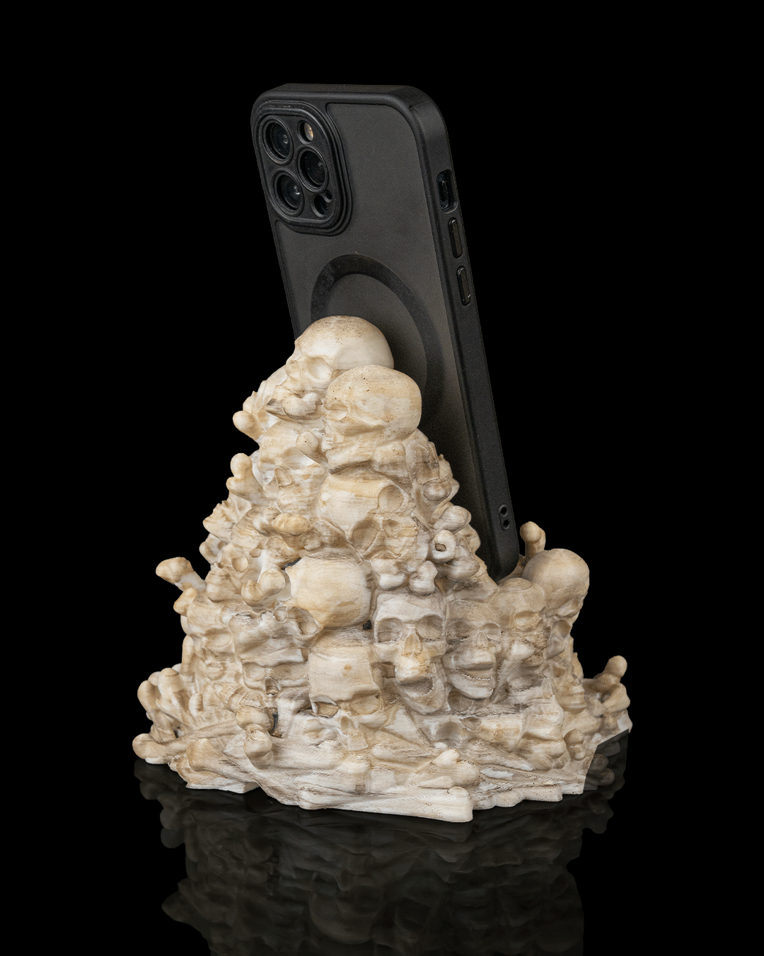 3D printed skull throne phone holder with charging slot, West Texas 3D printing by Contrive3D Marble / Painted