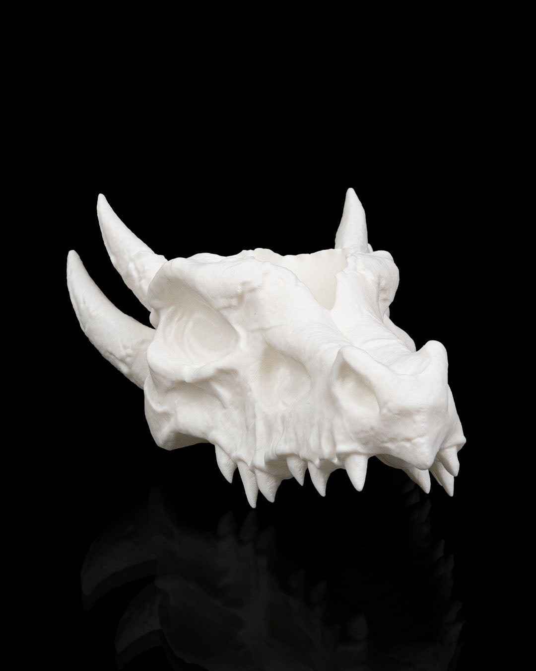 Deathroot white skull planter with dragon horn
