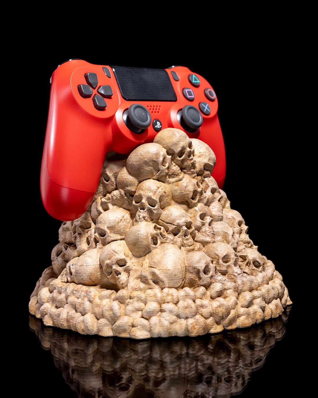 3D printed skull mound controller holder for Xbox and PlayStation controllers, painted in bone finish (print ordered is raw print)