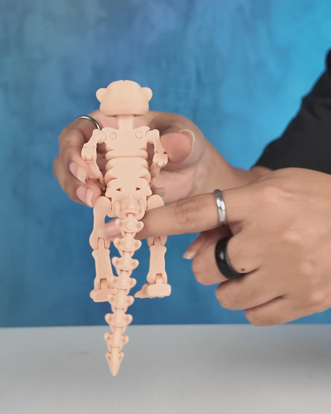 360-degree rotating view of articulated Skeleton Fidget Meerkat toy in beige PLA.