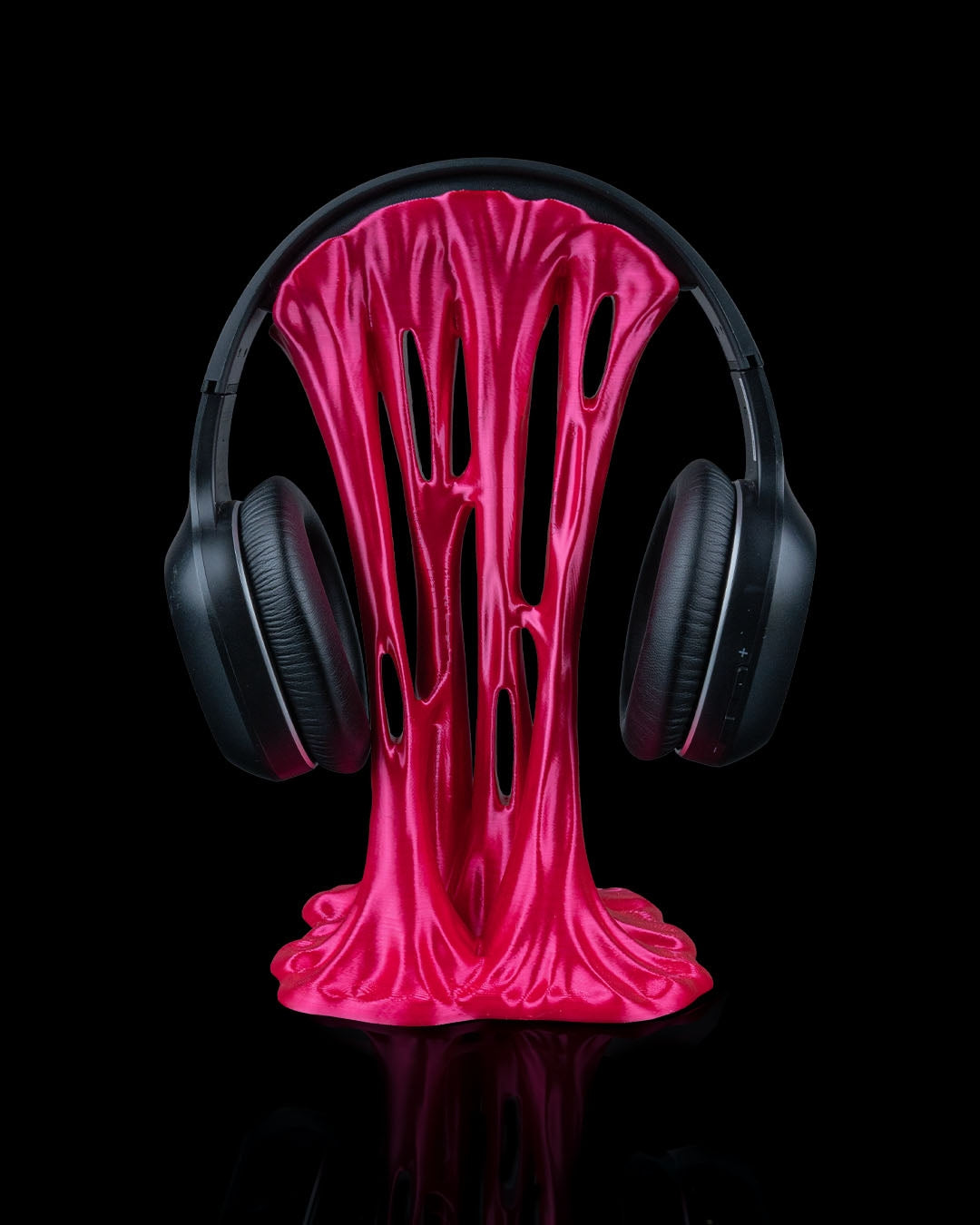 3D printed headphone holder shaped like melting slime, holding black over-ear headphones – Stick to the Beat Headphone Holder printed by Contrive3D.